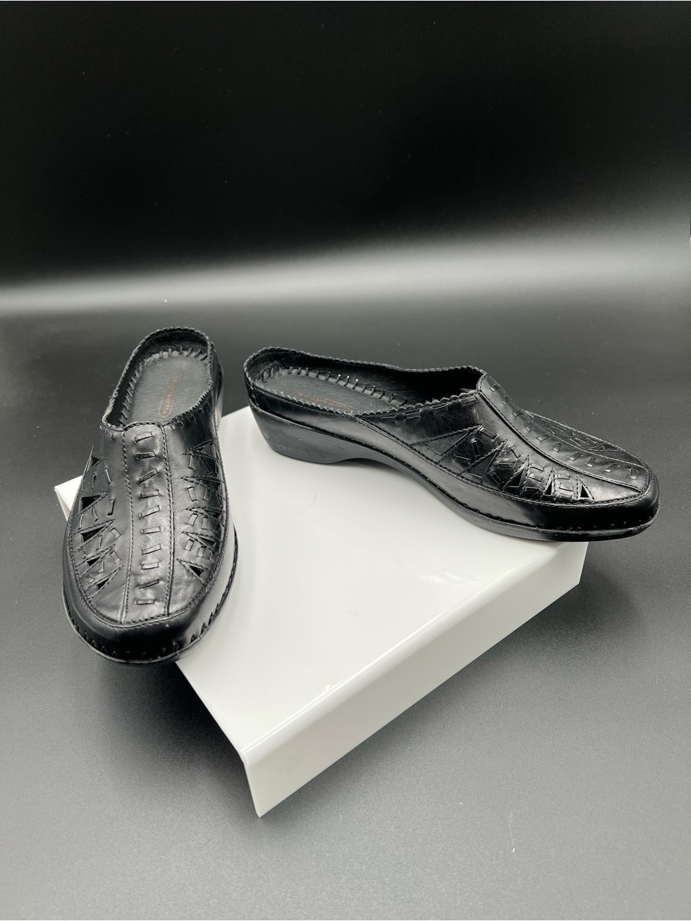 NEW Easy Spirit Black Leather Slip-On Mule Loafers with Cutout Detail-Never Worn